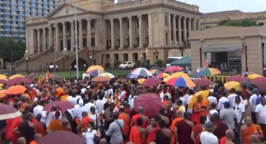 ජනාධිපති කාර්යාලය අසළ දැන් තත්ත්වය.
